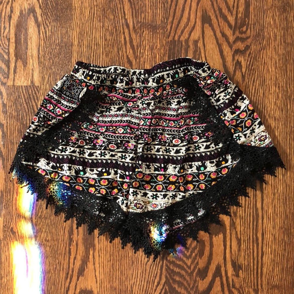 Flower Pattern Shorts - Picture 2 of 4